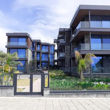 Bodrum Ada Suites Beach Hotel מלון *